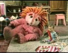 Espinete y el Pene en el Barrio Sésamo: Una nostálgica mirada a Muchachada Nui